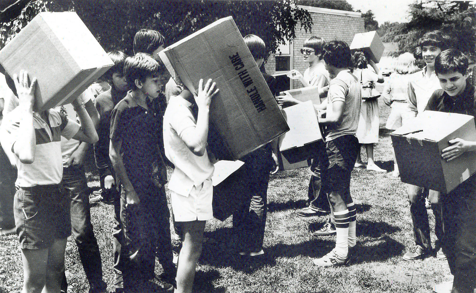 1984-05-31 Eclipse - Students at Linkhorne Middle School